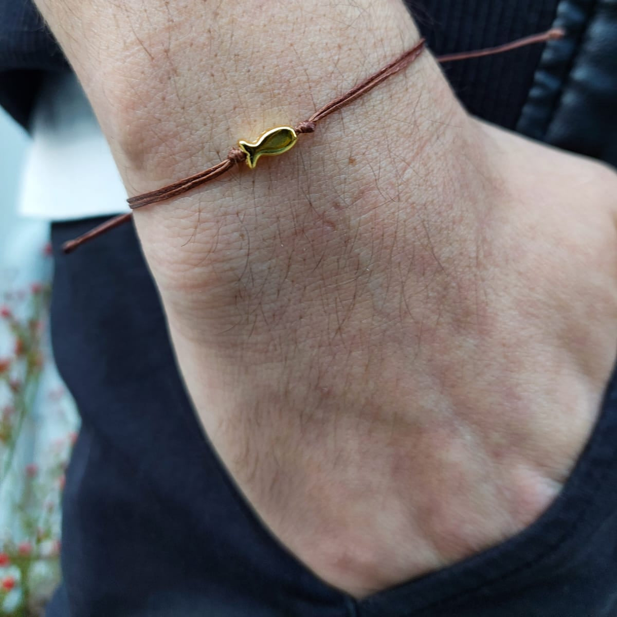 BROWN THREAD WITH GOLD FISH BRACELET